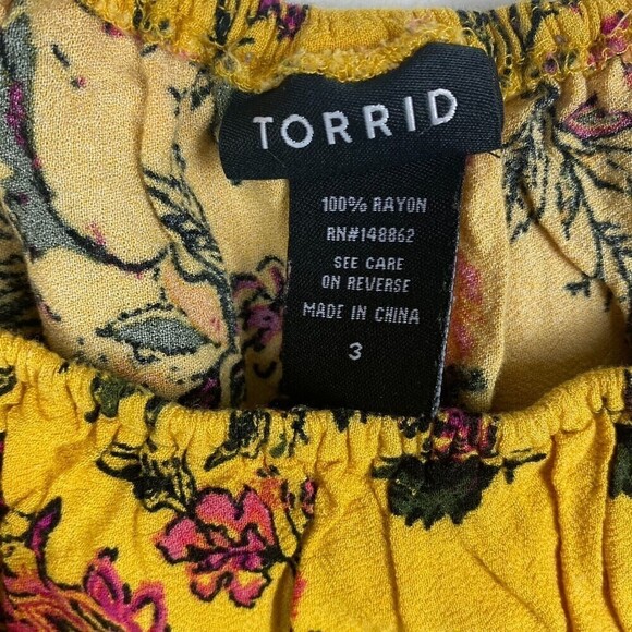 Torrid Blouse Womens Size 3 Yellow Floral Tropical Lightweight Sleeveless Top - Picture 6 of 7